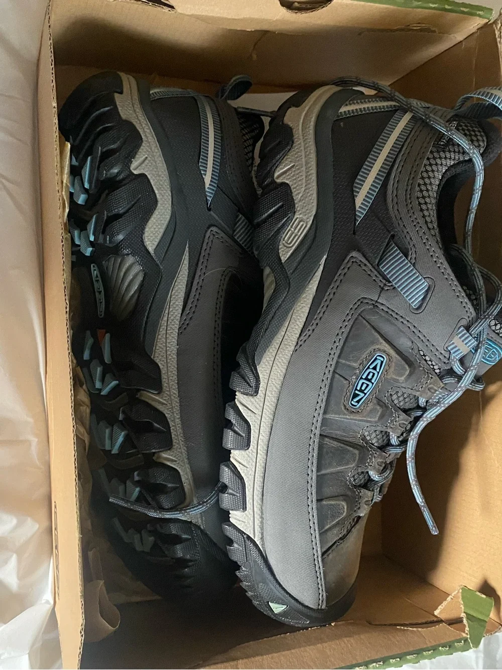 KEEN women’s Gray and Black Hiking Shoes, Targhee 3, brand new in box, size 10